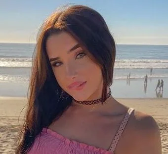 Mackenzie Jones Bio, Age, Career, Net Worth, Height, Education, Boyfriend & More