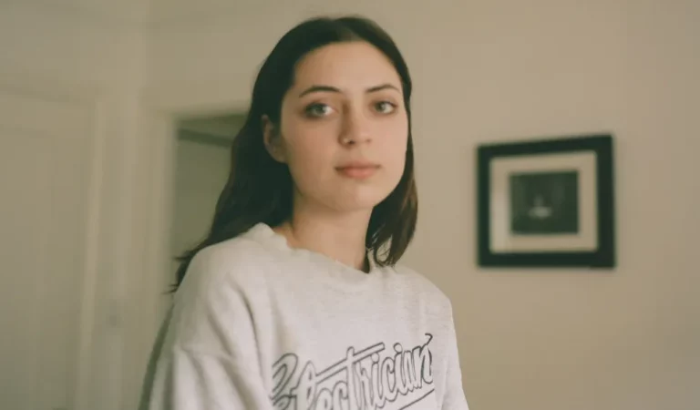 Lizzy Mcalpine Age, Height, Weight, Career, Net Worth And More