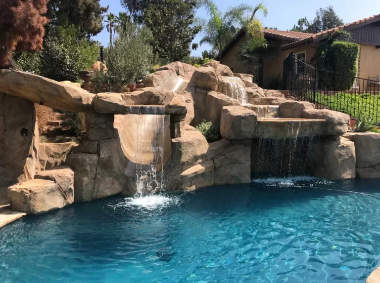 Floating Decks and Island Platforms in Custom Inground Pools Floating Decks and Island Platforms in Custom Inground Pools